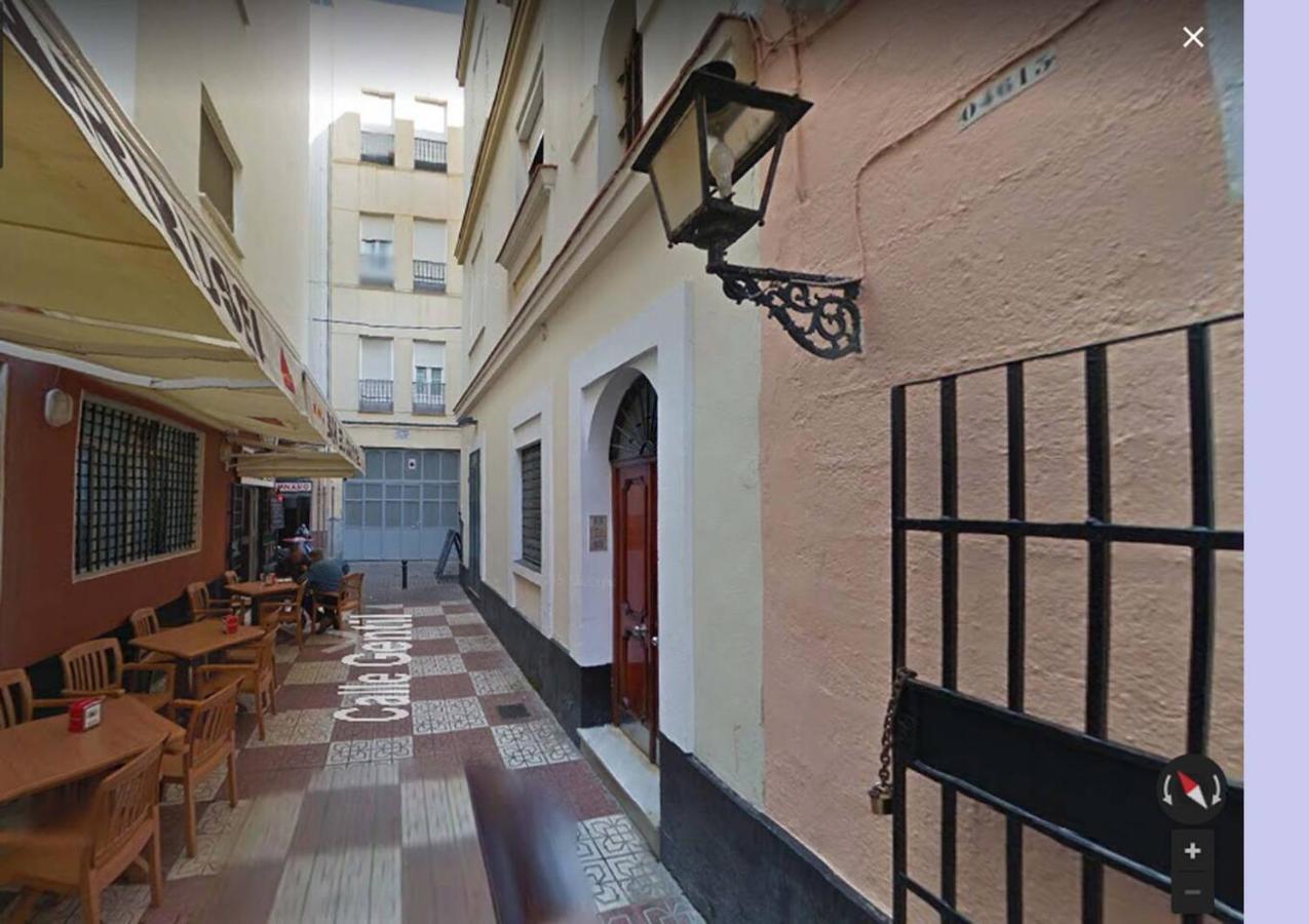 En Pleno Centro De Con Parking Economico * Cadiz